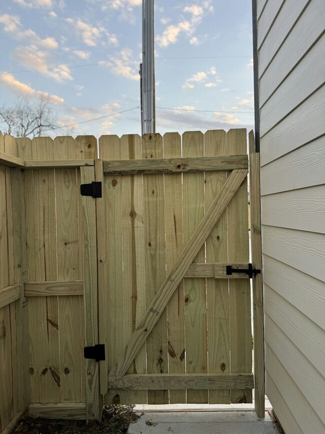 Photo - 4921 Pederson St