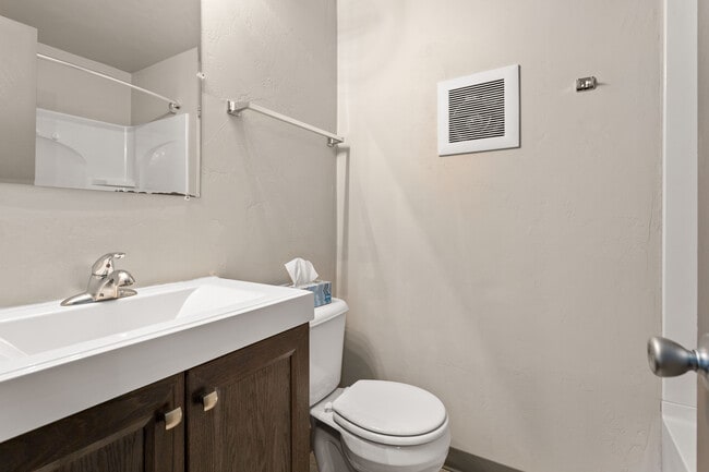 Photo - 2627 N Helen St