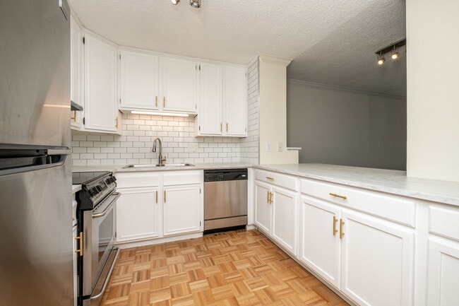 Photo - 3470 S Poplar St