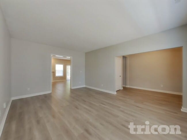 Photo - 2990 Parkview Dr