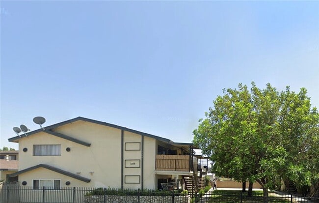 Photo - 1209 W Rosewood Ct Unidad D