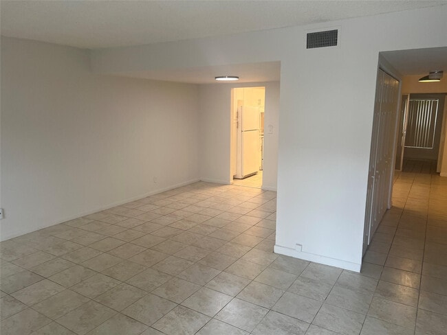 Building Photo - 6548 SW 41st St