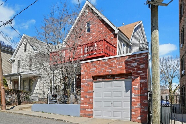 Building Photo - 30 Columbia Terrace Unit 2