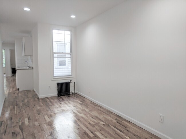 Photo - 67-21 60th St