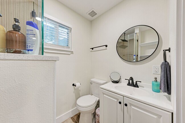 Photo - For Lease – Fully Furnished Studio Near UT