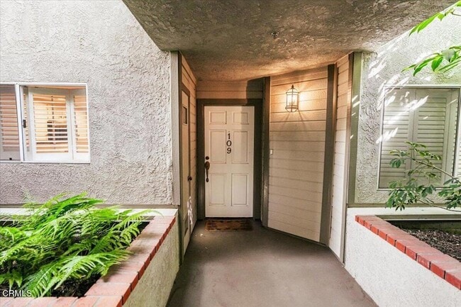 Photo - 961 E California Blvd Unidad 109