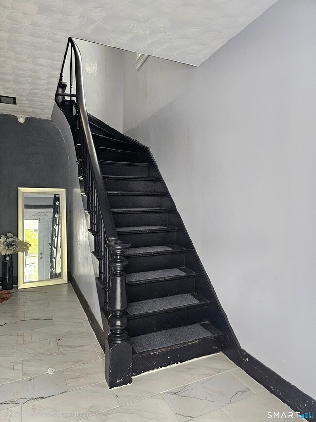 Photo - 141 Crown St Unidad #2