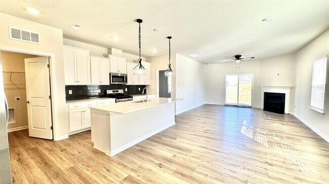 Photo - 1627 Swallow Tail Dr