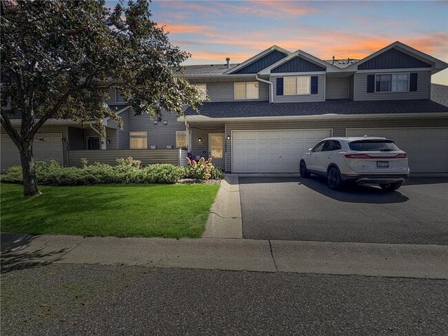 Building Photo - 13852 Hyacinth Dr Rental