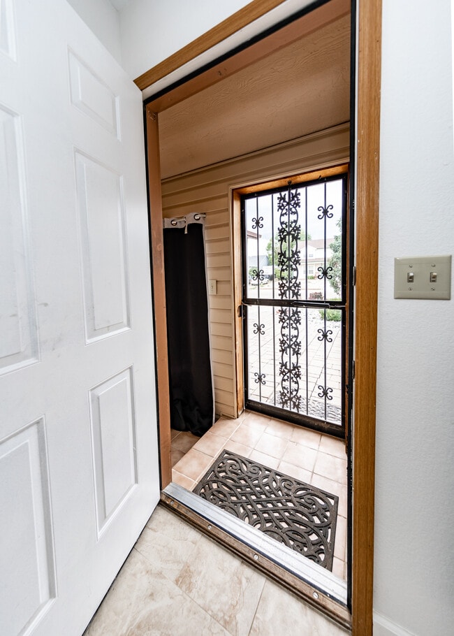 Photo - 838 Daffodil St