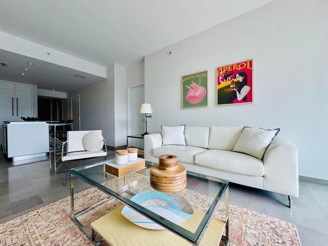 Photo - 88 SW 7th St Unidad 1606