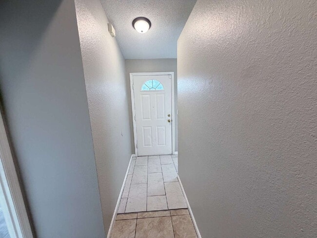 Photo - 4 Bedroom Home for Rent in Lakeland!