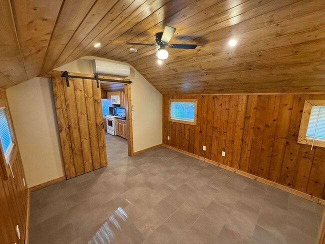 Photo - 26105 CA-243