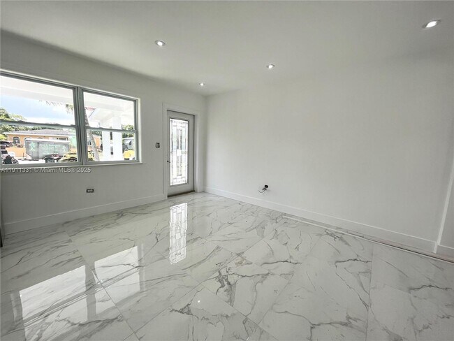 Photo - 265 NW 130th St