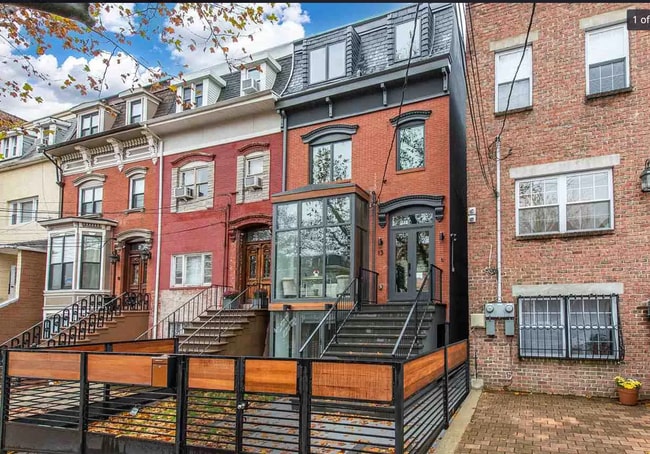 Building Photo - 13 Magnolia Ave Unit 1