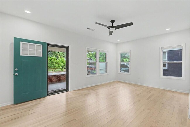 Photo - 827 Elbert St SW