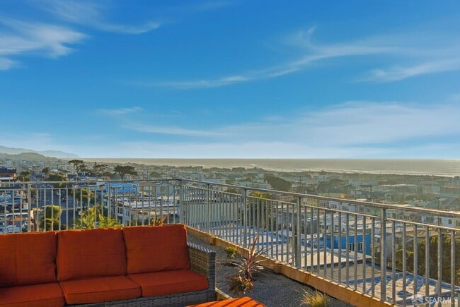 Photo - 3945 Judah St