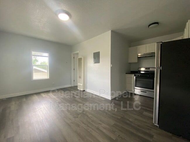 Photo - 609 S Dewey St