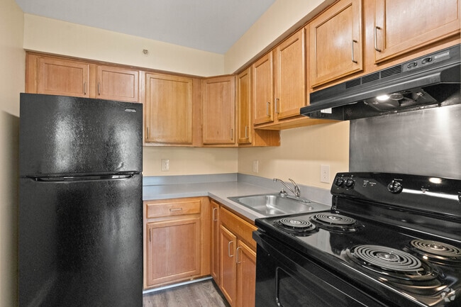 2BR, 1BA - 674SF - Kitchen