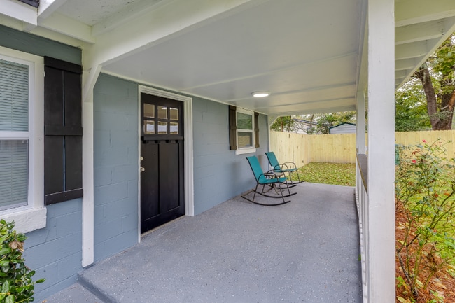 Photo - 105 Maple Cir