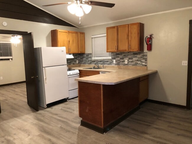 Building Photo - 1356 Linda Ann Dr Unit A