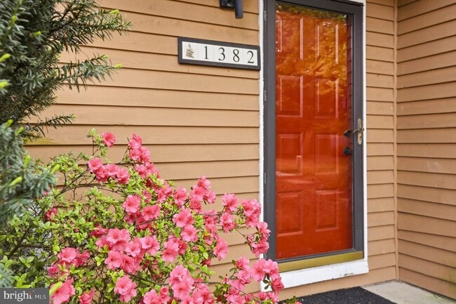 Photo - 1382 Almond Dr