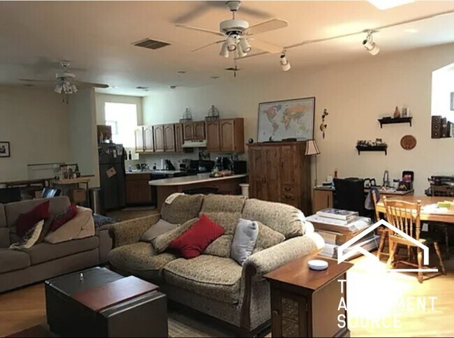 Building Photo - 1948 W Berteau Ave Unit CH1