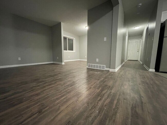 Photo - Amazing 5 Bedroom 2 Bathroom Home in South Minneapolis!