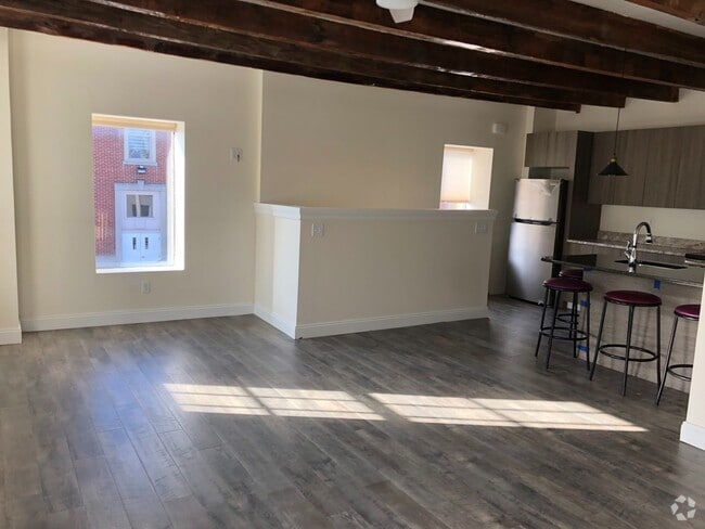 Building Photo - 74 Warren St Unit 1 Rental