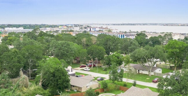 Photo - 307 Shirleen Dr