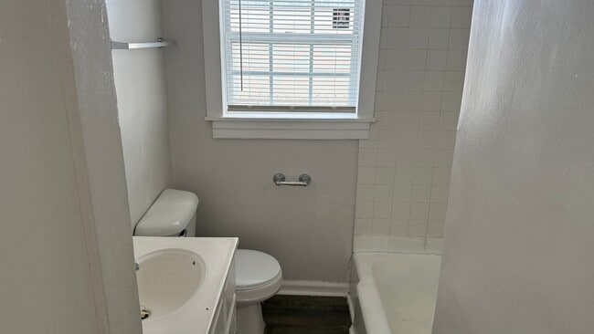 Photo - 2100 Patch St