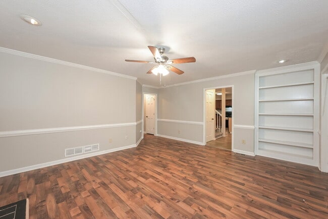 Photo - 2481 Meadowglen Trail