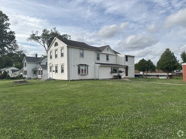 Building Photo - 1403 Farmington Ave Rental