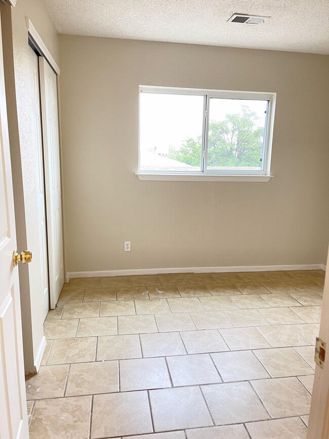 Building Photo - 4016 Moonlight Ave