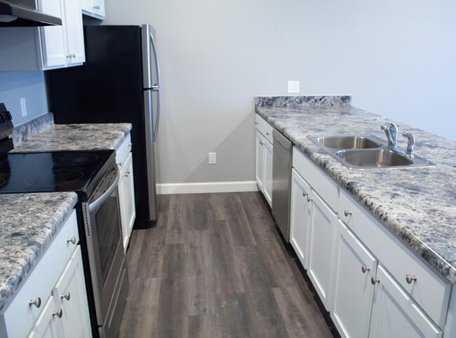 Lots of Cabinets! - Evard Place - Solar Powered