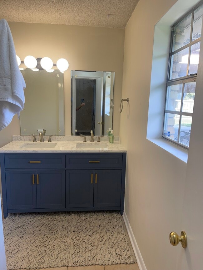 Photo - 604 Kees Cir