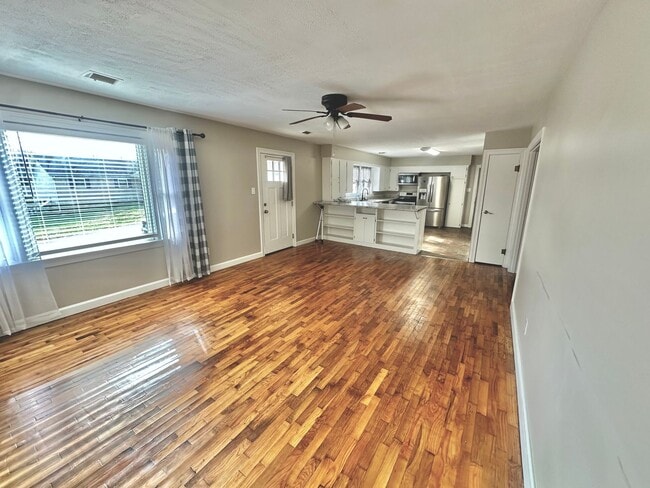 Photo - 3 bed 1.5 bath in Benton