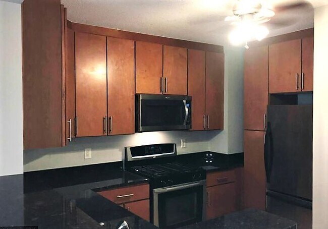 Building Photo - Artisan 602 Unit 1