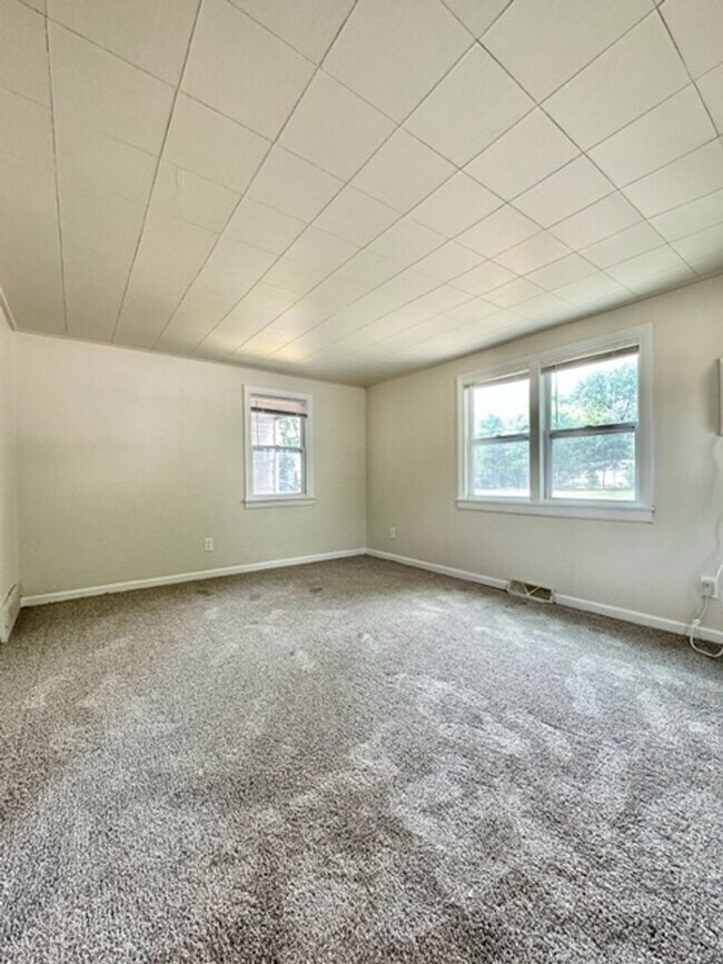 Photo - 1128 St George St