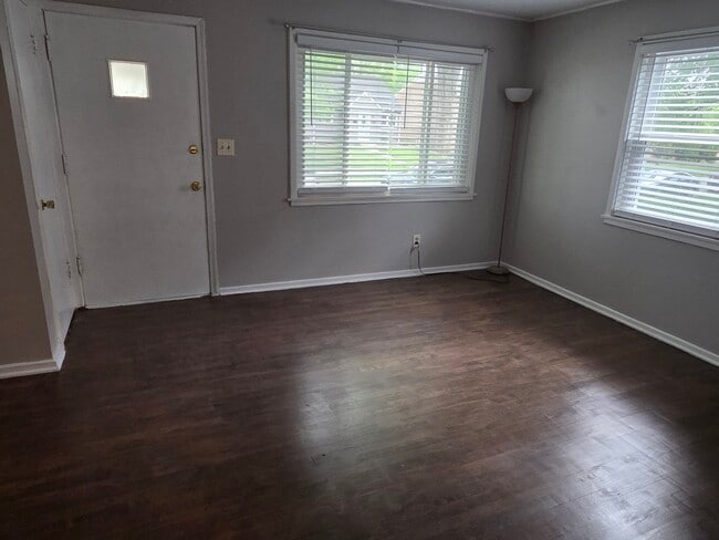 Living room - 869 Palmer Rd