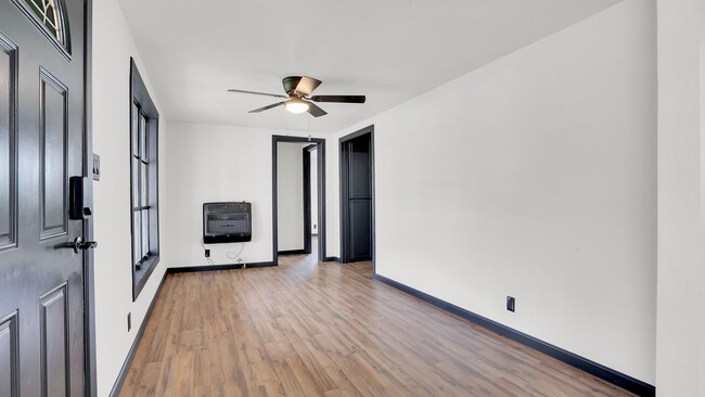 Building Photo - Updated 3 Bedroom Rental $1100/Month