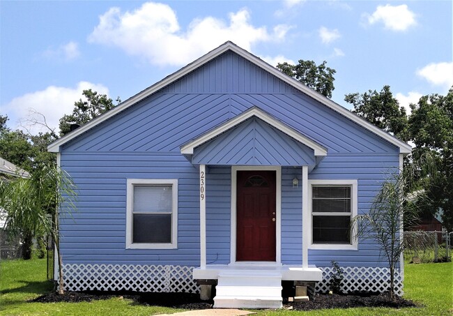 Building Photo - 2309 35th Ave N