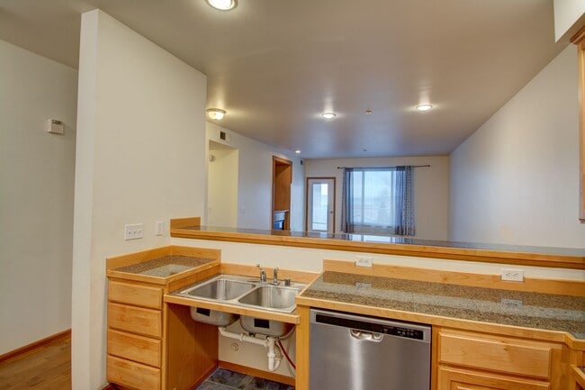 Photo - Spacious 2 Bed 2 Bath Condo with Private Balcony