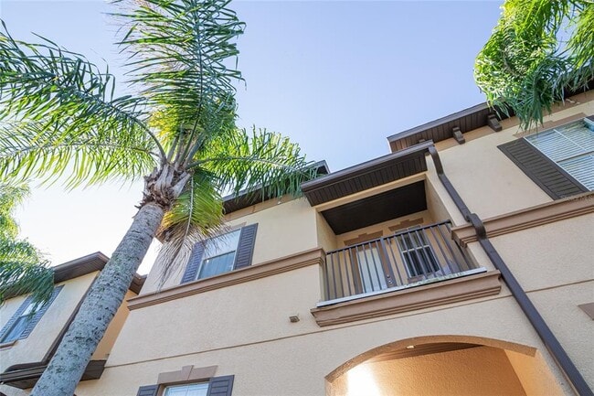 733 Calabria Ave