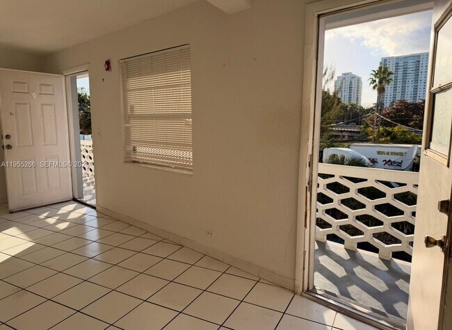 Photo - 1610 NW N River Dr Unit 303