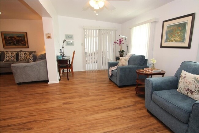 Photo - 810 Oakmont Ave