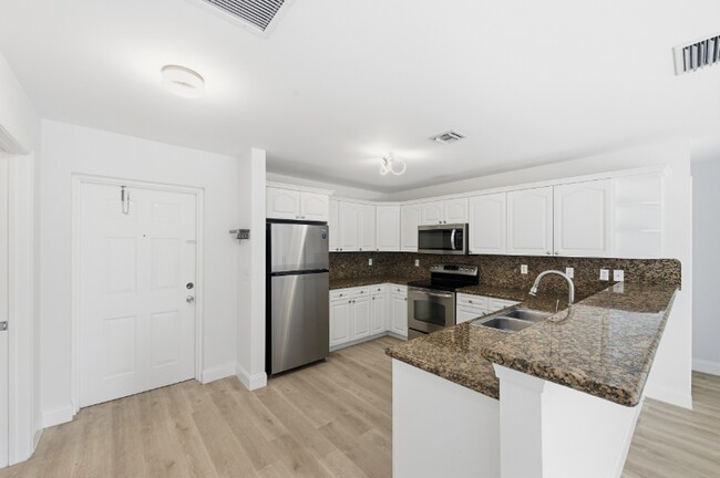 Photo - 2691 Albatross Rd N