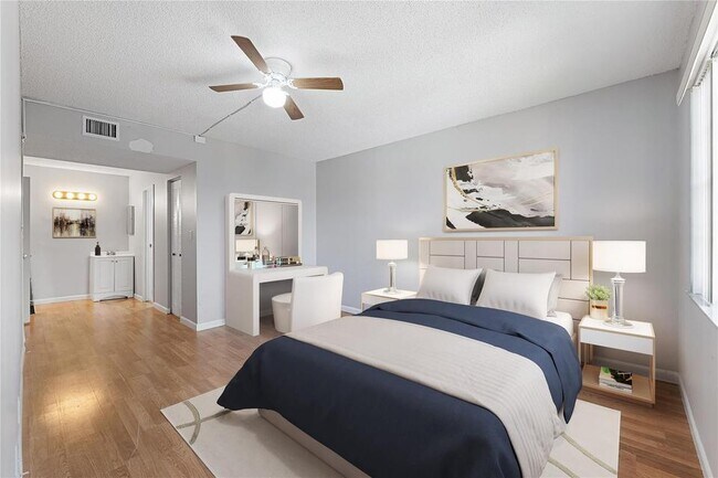 Building Photo - 4354 NW 9th Ave Unit 12-3d