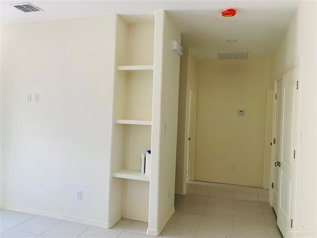 Photo - 810 S Michigan St Unidad 3