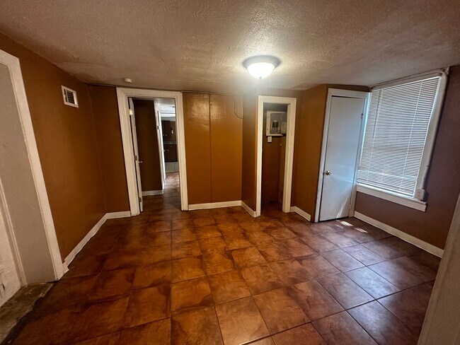 Photo - 412 E 23rd St